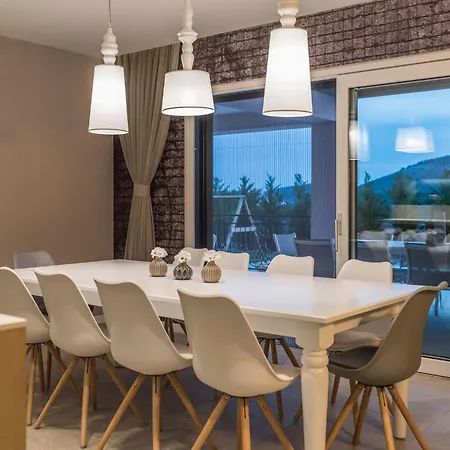 Luxurious 5 Bedrooms Tranquil Adore Private Heated Pool Billiards Table Dalmatia