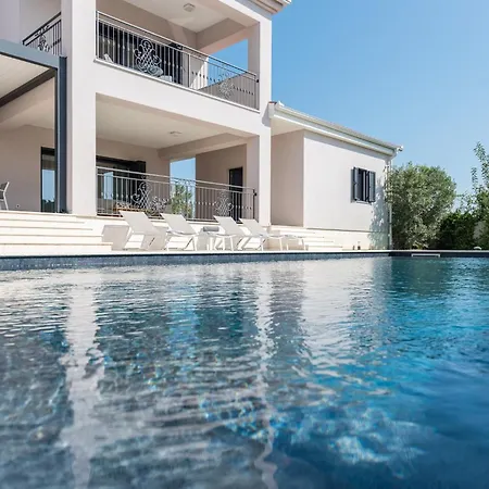 Villa Luxurious 5 Bedrooms Tranquil Adore Private Heated Pool Billiards Table Dalmatia