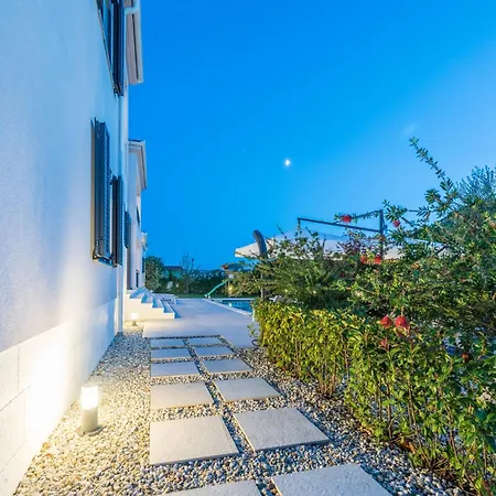 Luxurious 5 Bedrooms Tranquil Adore Private Heated Pool Billiards Table Dalmatia Villa