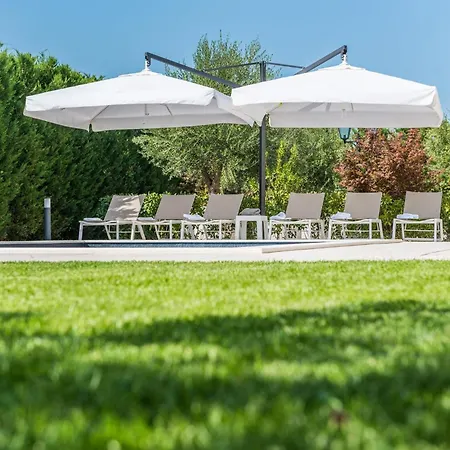 Вілла Luxurious 5 Bedrooms Tranquil Adore Private Heated Pool