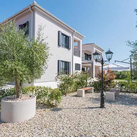 Вілла Luxurious 5 Bedrooms Tranquil Adore Private Heated Pool *